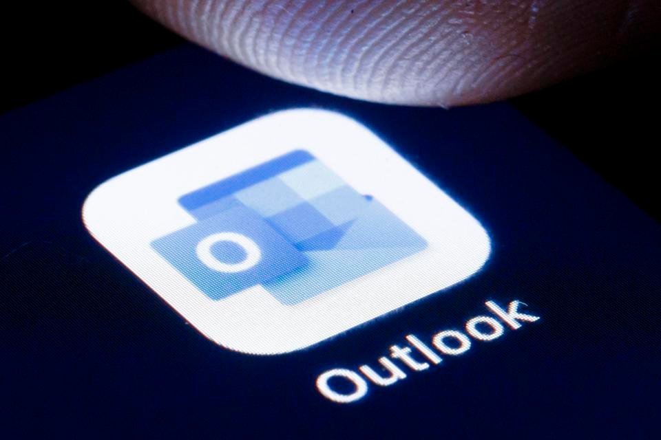 Microsoft Confirms Outlook Emails Are Crashing — Here’s The Fix