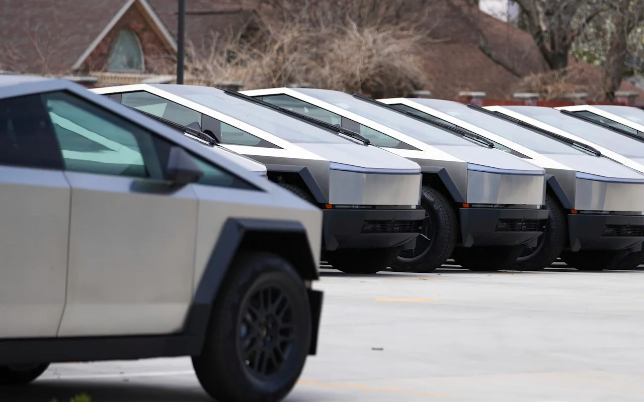 Tesla recalls thousands of Cybertrucks after headlights fall off
