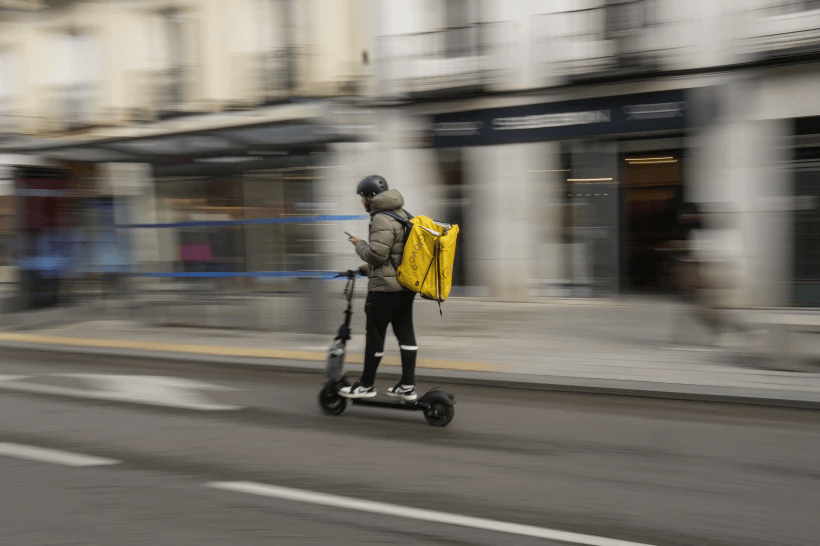 Drivers for Spanish food delivery app Glovo will become full-time employees