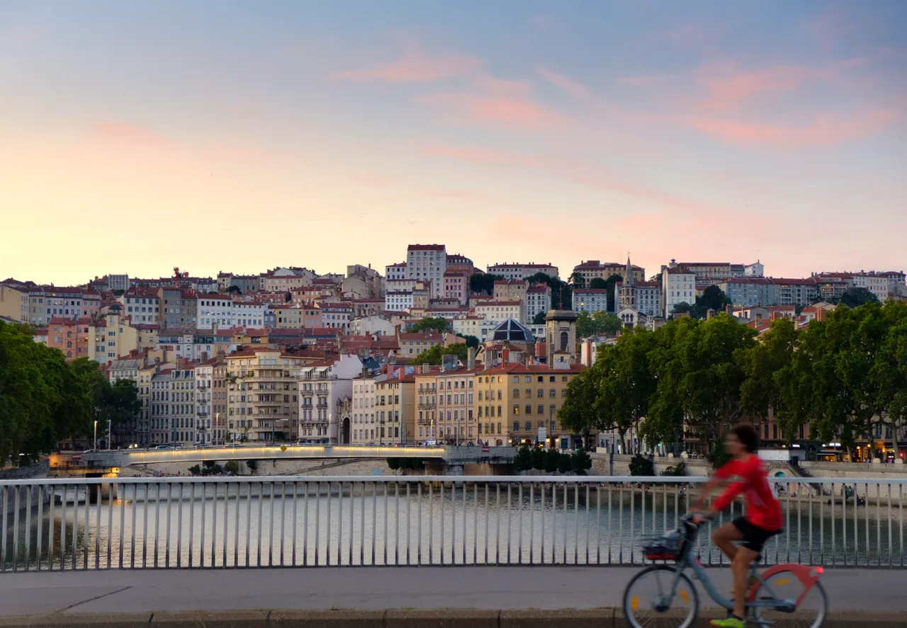 This city is dumping Microsoft Office and Windows for OnlyOffice and Linux - here's why