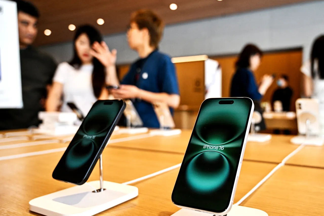 US Tariffs Could Make Smartphones Dumber